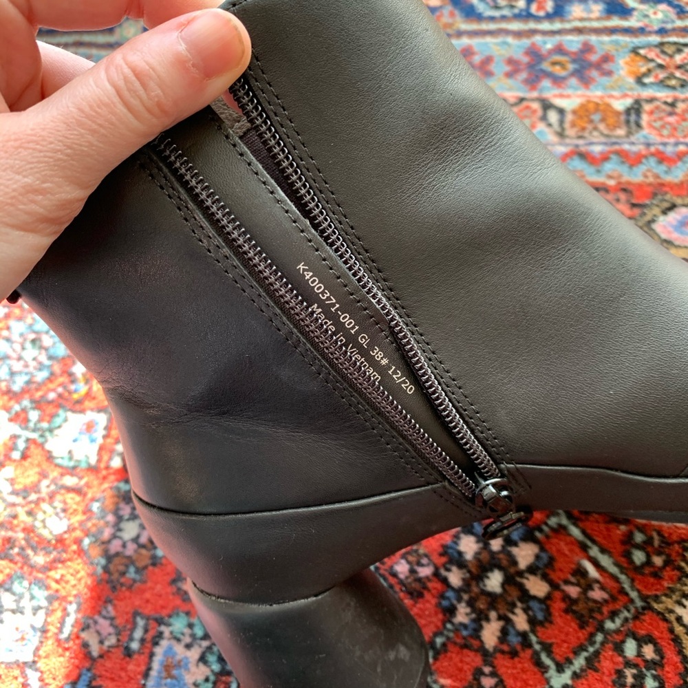 SOLD Camper Black Leather Upright Ankle Boot 38 - Picture 3 of 6